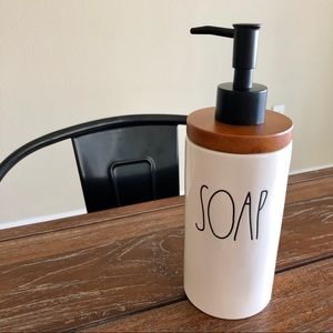 ❌ SOLD ❌*RARE* Rae Dunn “Soap” Dispenser